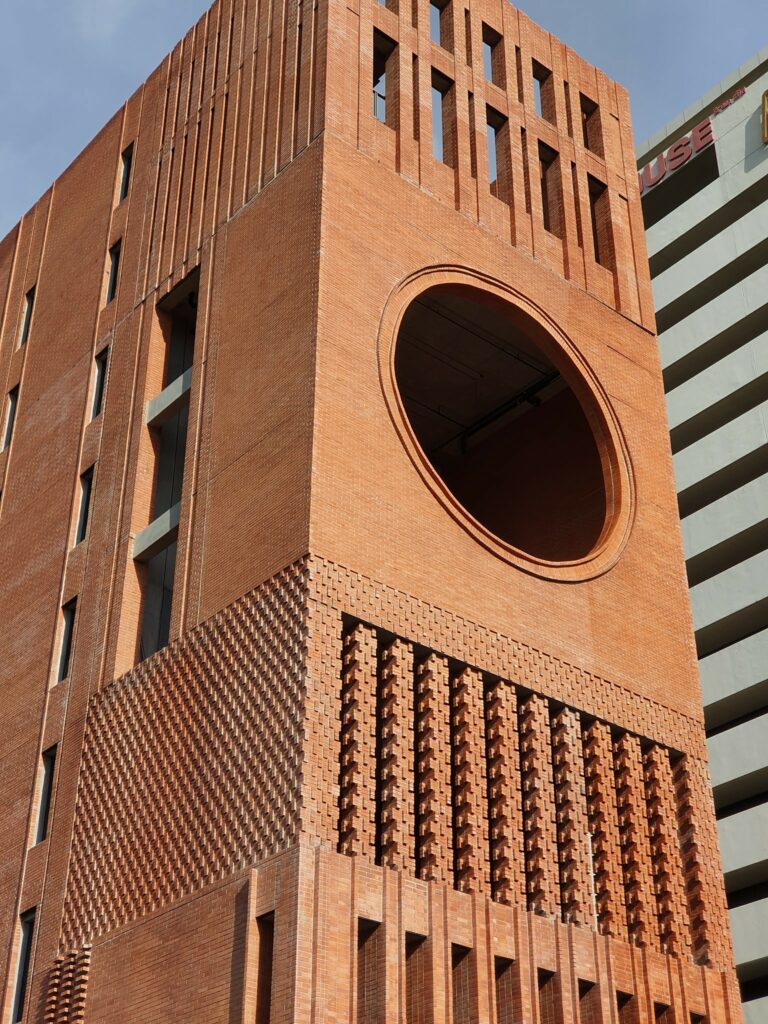 AUA Language Center โฉมใหม่ ดีไซน์ลูกเล่นห้องแบบ Multipurpose